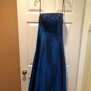 Formal dark blue strapless dress
